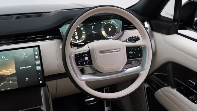 Land Rover Range Rover (74 Reg) 3.0 D350 HSE LWB (7 Seat) (VAT Q) Image 4