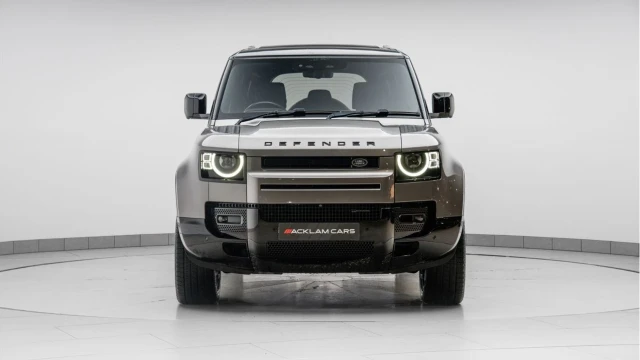 Land Rover Defender (23 Reg) 110 3.0 D300 X-Dynamic HSE (Black Pack) Image 4
