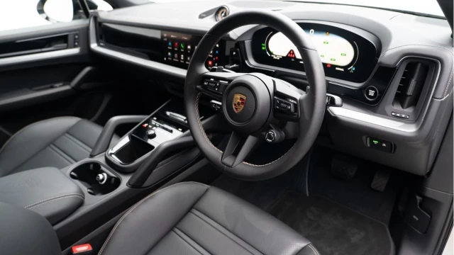Porsche Cayenne (74 Reg) 3.0 V6 Coupe (VAT Q) Image 2