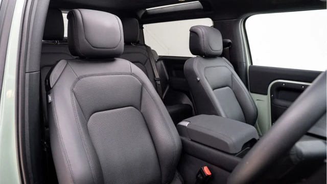 Land Rover Defender (23 Reg) 90 3.0 D300 75th Limited Edition Image 3