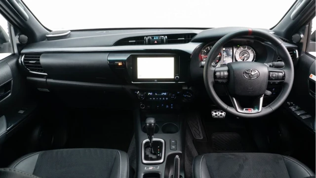 Toyota Hi-Lux (25 Reg) 2.8 D-4D GR Sport II (+VAT) Image 2