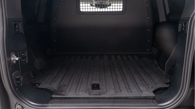 Land Rover Defender (24 Reg) 90 3.0 D250 HSE Hard Top Commercial (+VAT) Image 4