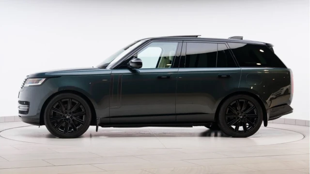 Land Rover Range Rover (72 Reg) 3.0 P440e Autobiography Hybrid (Shadow Pack) Image 4