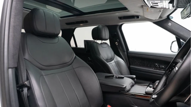 Land Rover Range Rover Sport (73 Reg) 3.0 D350 Autobiography (Black Pack) Image 2