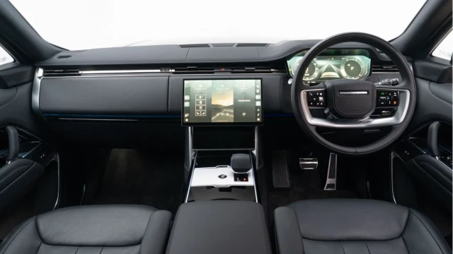 Land Rover Range Rover (74 Reg) 3.0 D350 HSE (Shadow Pack) Image 2