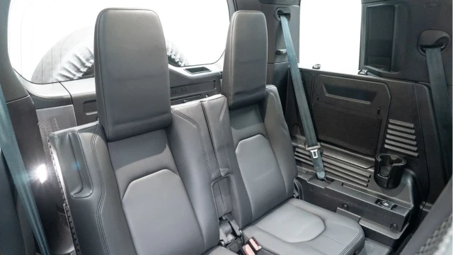 Land Rover Defender (24 Reg) 110 3.0 D250 X-Dynamic HSE (7 Seat) Image 4