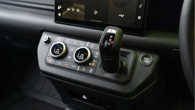 Land Rover Defender (25 Reg) 90 3.0 D350 X-Dynamic HSE Hard Top Commercial (3 Seat) (+VAT) Image 8