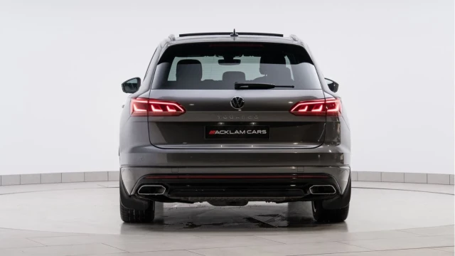 Volkswagen Touareg (72 Reg) 3.0TSI V6 Black Edition Image 5