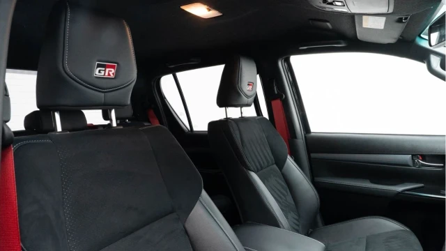 Toyota Hi-Lux (25 Reg) 2.8 D-4D GR Sport II (+VAT) Image 3