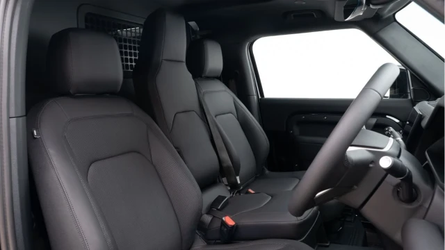 Land Rover Defender (25 Reg) 90 3.0 D250 S Hard Top Commercial (3 Seat) (+VAT) Image 4