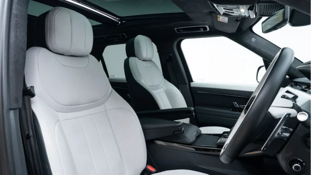 Land Rover Range Rover Sport (23 Reg) 3.0 D300 Autobiography (Black Pack) Image 3