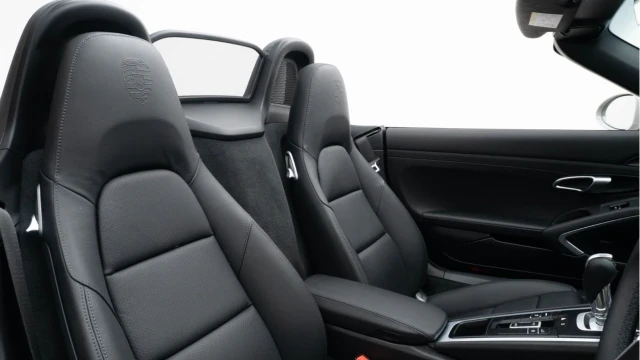 Porsche 718 (75 Reg) Boxster 2.0 Style Edition PDK Image 3