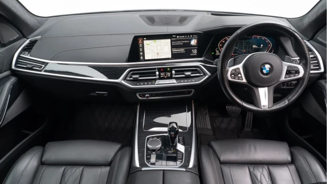 BMW X7 (70 Reg) 3.0 30D M Sport xDrive Image 2