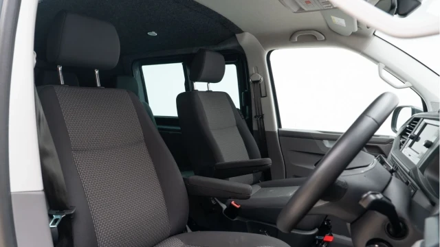 Volkswagen Transporter (24 Reg) 2.0TDI T32 Kombi Highline DSG (5 Seat) (Bespoke URBAN) (No VAT) Image 3