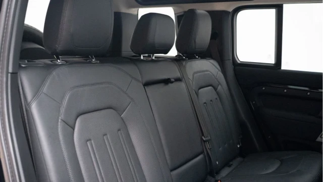 Land Rover Defender (71 Reg) 110 3.0 D250 XS Edition Image 8