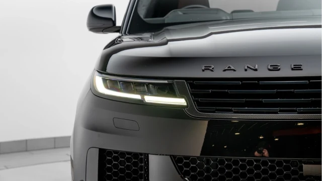 Land Rover Range Rover Sport (74 Reg) 4.4 V8 SV P635 Edition One Image 5