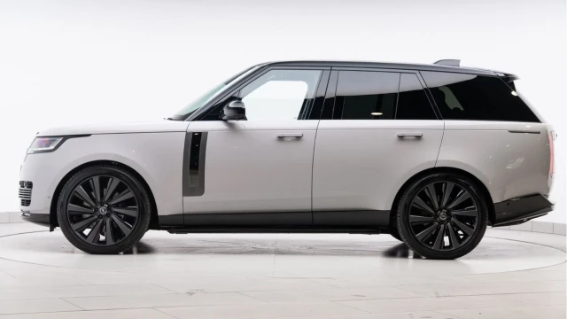 Land Rover Range Rover (74 Reg) 4.4 V8 P615 SV (VAT Q) Image 4