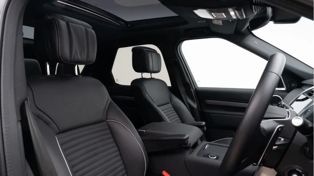 Land Rover Discovery (24 Reg) 3.0 D300 Dynamic HSE (VAT Q) Image 3