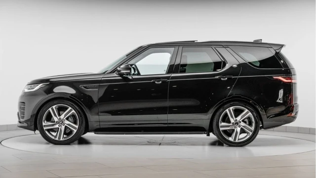 Land Rover Discovery (23 Reg) 3.0 D300 R-Dynamic HSE Image 4