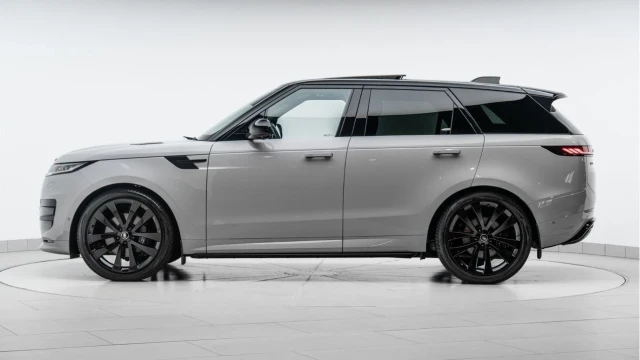 Land Rover Range Rover Sport (73 Reg) 3.0 D300 Dynamic SE (Black Pack) Image 5