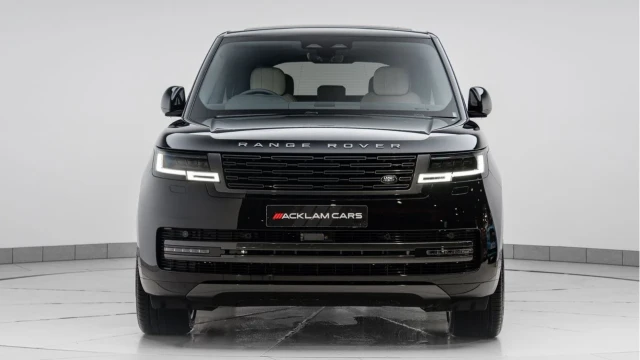 Land Rover Range Rover (75 Reg) 3.0 D300 Edition Image 4