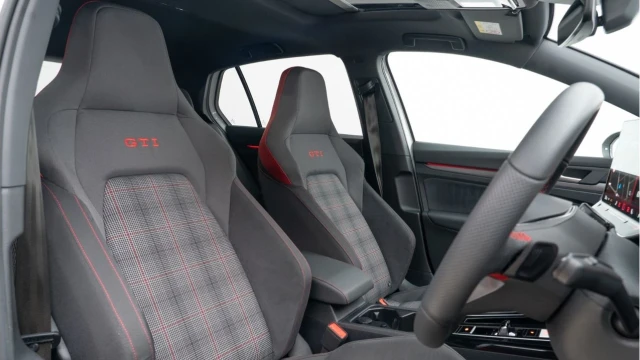 Volkswagen Golf (74 Reg) 2.0TSI GTI DSG (Mk8.5) Image 3