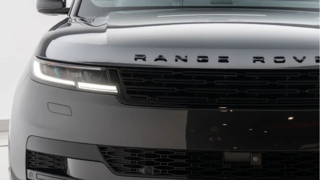 Land Rover Range Rover Sport (73 Reg) 3.0 D350 Autobiography (Black Pack) Image 8