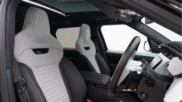 Land Rover Range Rover Sport (24 Reg) 4.4 V8 P635 SV Edition One Image 3