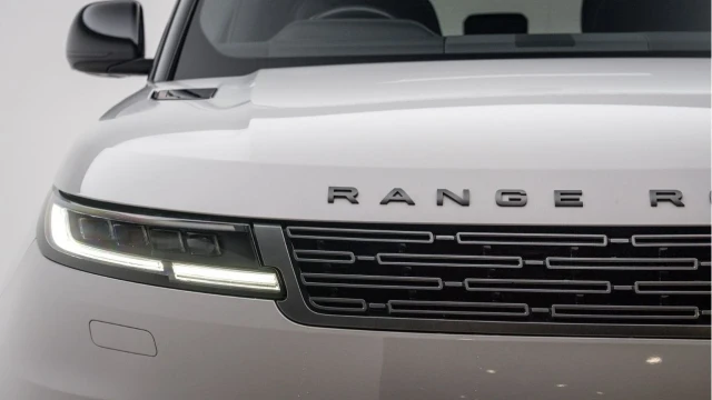 Land Rover Range Rover Sport (23 Reg) 3.0 D300 Dynamic SE Image 8
