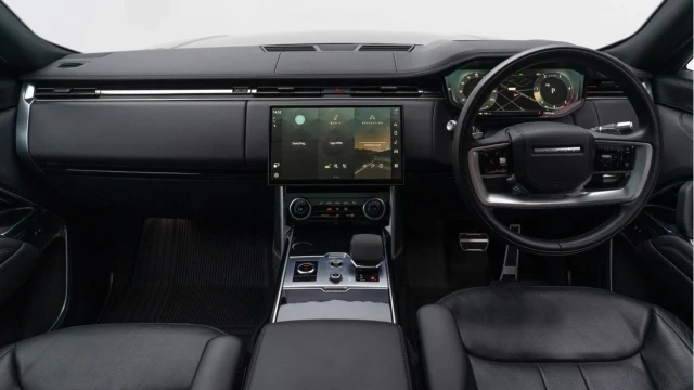Land Rover Range Rover (72 Reg) 3.0 D350 HSE (Shadow Pack) Image 2