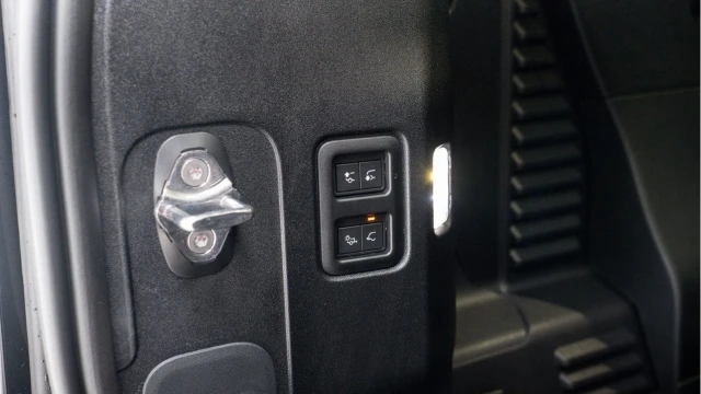Land Rover Defender (75 Reg) 90 3.0 D250 S Hard Top Commercial (3 Seat) (+VAT) Image 5