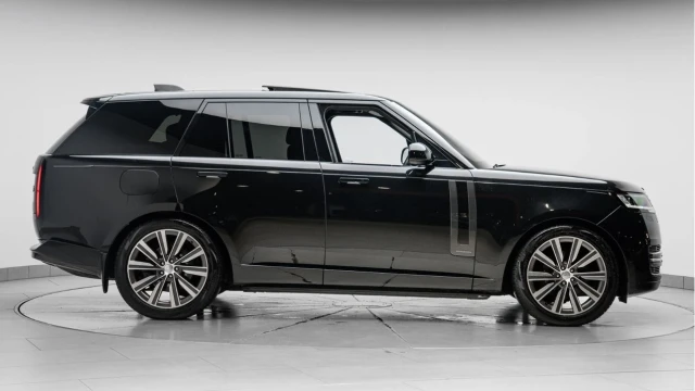 Land Rover Range Rover (72 Reg) 3.0 D350 Autobiography (Shadow Pack) Image 5