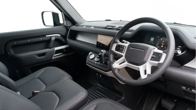 Land Rover Defender (74 Reg) 90 3.0 D250 SE Hard Top Commercial (3 Seat) (+VAT) Image 2