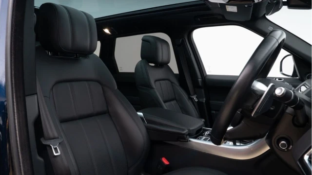 Land Rover Range Rover Sport (70 Reg) 3.0 P400 HSE Dynamic Image 3