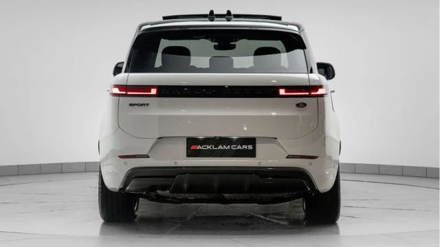 Land Rover Range Rover Sport (73 Reg) 3.0 D300 Dynamic SE (Black Pack) Image 7