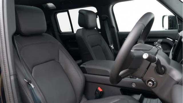 Land Rover Defender (74 Reg) 110 3.0 D350 X-Dynamic HSE (7 Seat) (Bespoke) (VAT Q) Image 3