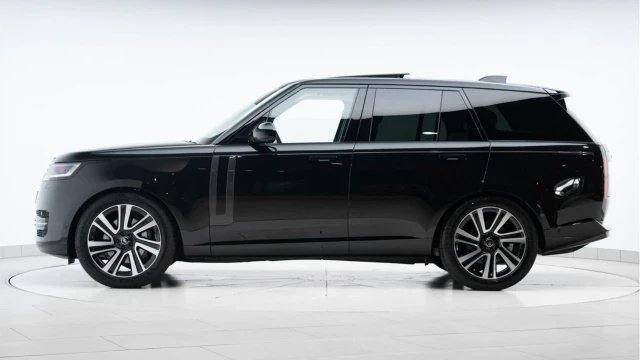 Land Rover Range Rover (75 Reg) 3.0 D350 HSE Image 5