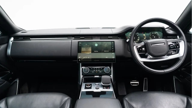 Land Rover Range Rover (22 Reg) 4.4 P530 V8 Autobiography (Shadow) Image 2