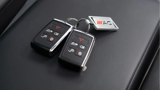 Land Rover Range Rover Sport (72 Reg) 3.0 D350 Autobiography (Black Pack) Image 6