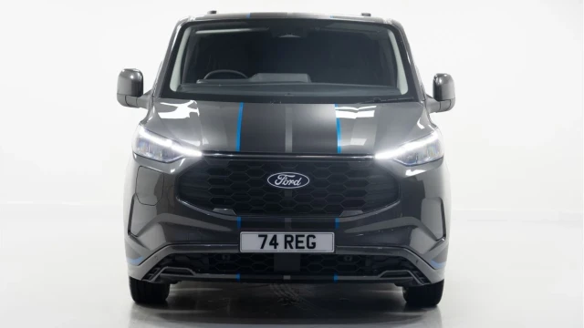 Ford Transit Custom Sport (74 Reg) 320 2.5 Duratec Plug In Hybrid (5 Seat) (+VAT) Image 6