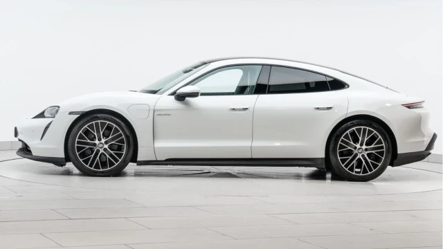 Porsche Taycan (21 Reg) Saloon Image 4