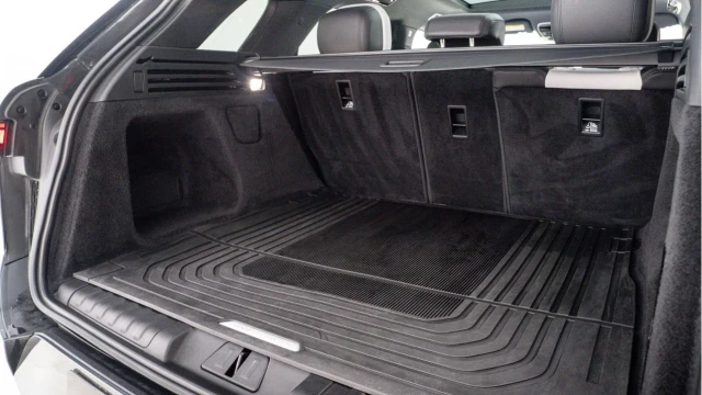 Land Rover Range Rover Sport (23 Reg) 3.0 D300 Dynamic SE (Black Pack) Image 8