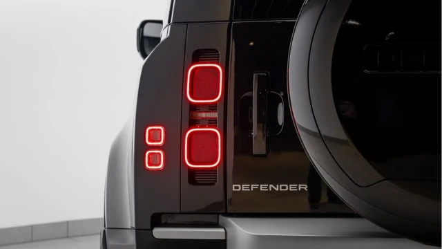 Land Rover Defender (75 Reg) 90 3.0 D250 S Hard Top Commercial (3 Seat) (+VAT) Image 6