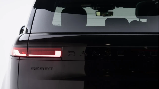 Land Rover Range Rover Sport (72 Reg) 3.0 D350 Autobiography (Black Pack) Image 8