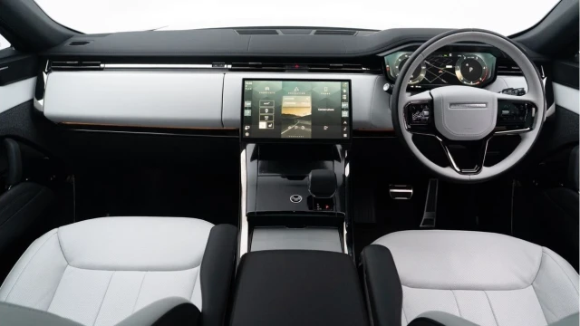 Land Rover Range Rover Sport (24 Reg) 3.0 D300 Dynamic SE (Black Pack) Image 2