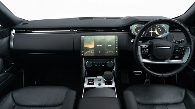 Land Rover Range Rover (23 Reg) 3.0 D300 HSE (Shadow Pack) Image 2