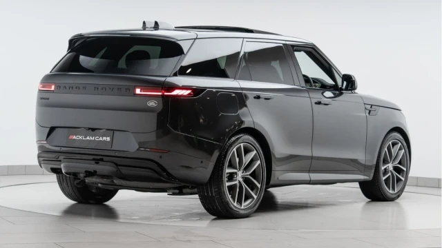 Land Rover Range Rover Sport (73 Reg) 3.0 D300 Dynamic SE (Black Pack) Image 6