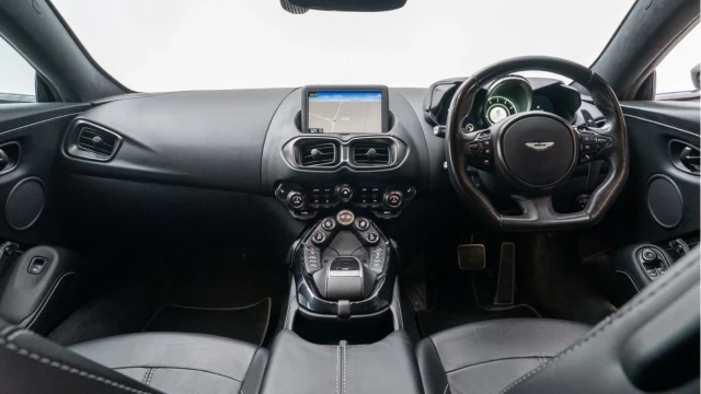 Aston Martin Vantage (19 Reg) 4.0 V8 Image 2