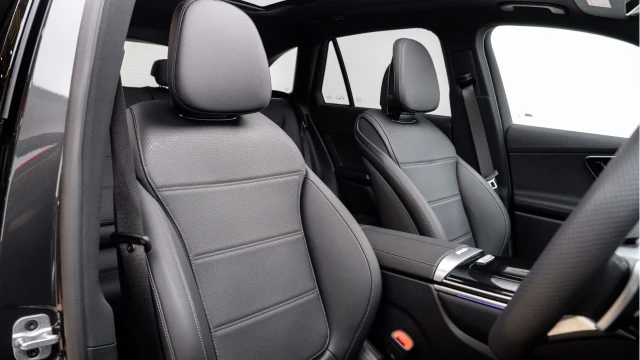 Mercedes-Benz GLC Class (75 Reg) GLC300e 2.0 AMG Line Premium Plus 4Matic Hybrid Image 3