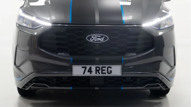 Ford Transit Custom Sport (74 Reg) 320 2.5 Duratec Plug In Hybrid (5 Seat) (+VAT) Image 7